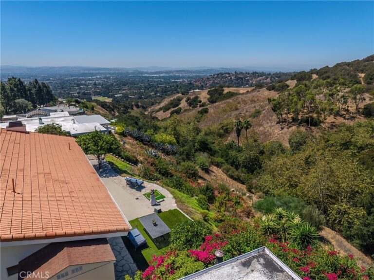 2817 N Mountain Avenue, Claremont