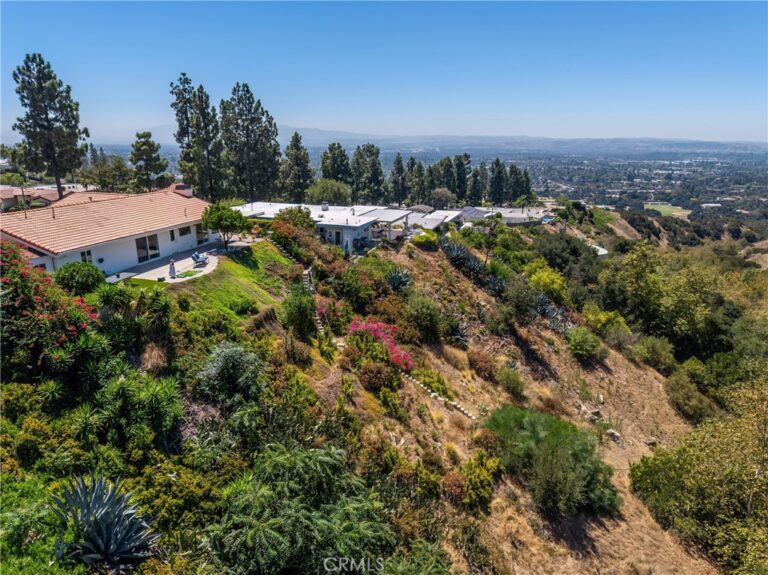 2817 N Mountain Avenue, Claremont
