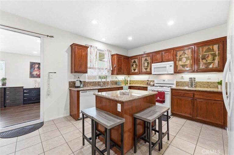 2822 Parksquare, Pomona