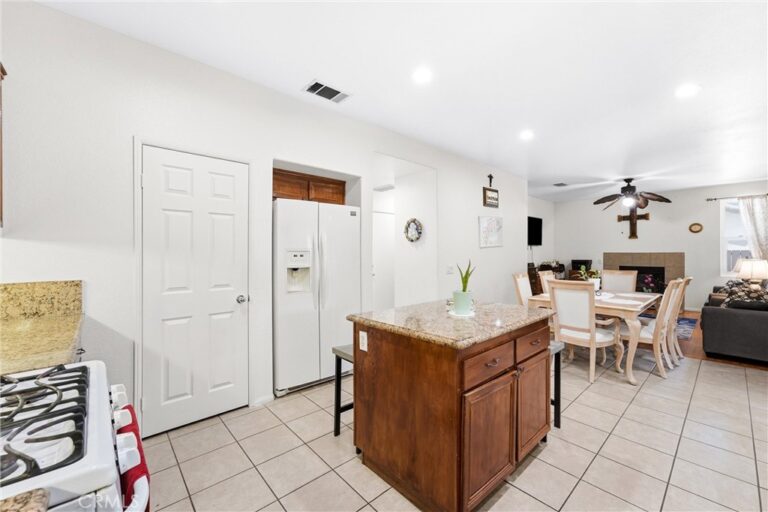 2822 Parksquare, Pomona