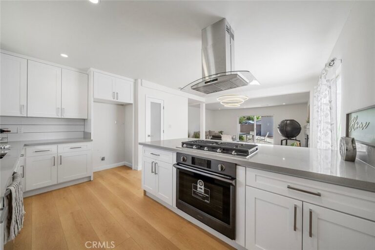 285 E Mckinley Avenue, Pomona