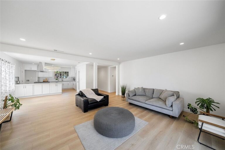 285 E Mckinley Avenue, Pomona