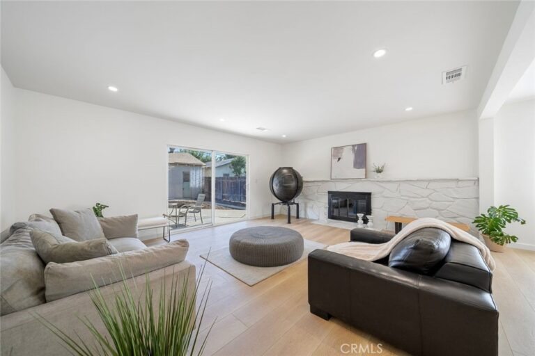 285 E Mckinley Avenue, Pomona