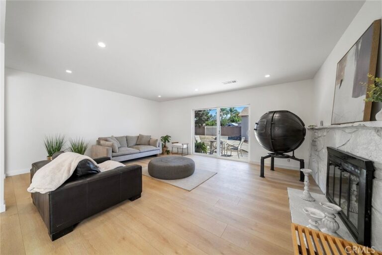 285 E Mckinley Avenue, Pomona