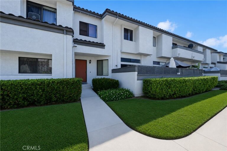 32 Brownfield Lane, Pomona