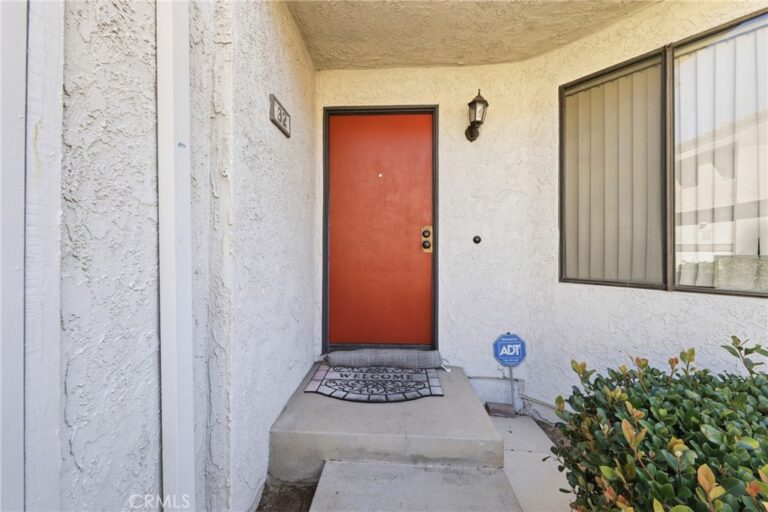 32 Brownfield Lane, Pomona