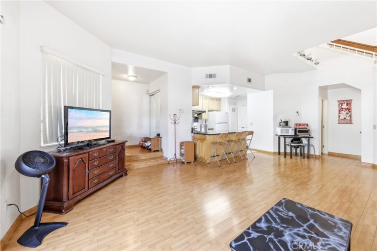 32 Brownfield Lane, Pomona