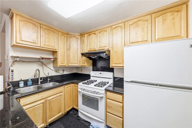 32 Brownfield Lane, Pomona