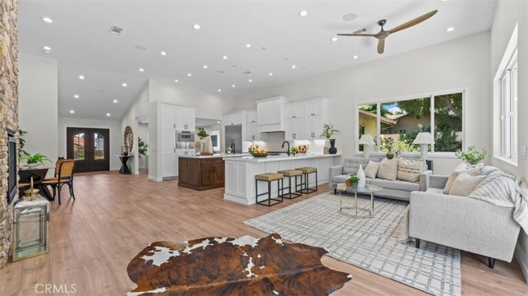 3310 N Mills Avenue, Claremont