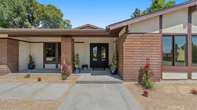 3310 N Mills Avenue, Claremont