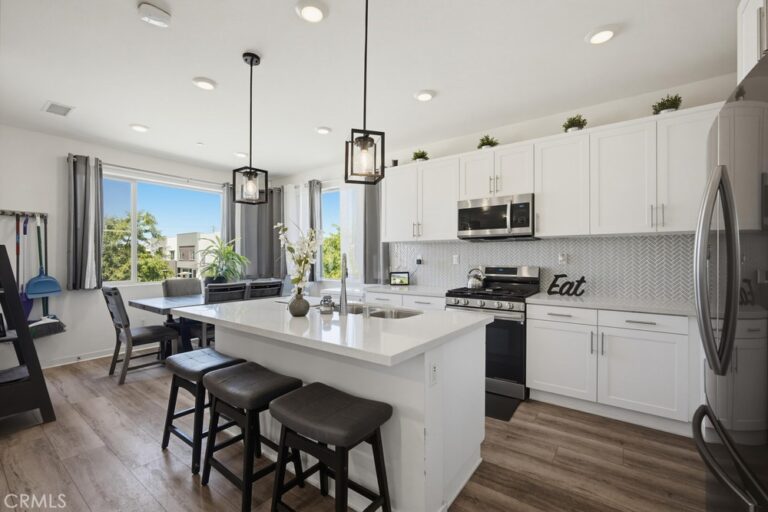 3570 E Peckham Paseo, Ontario