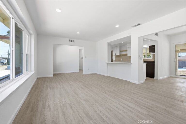 371 E Mariposa Drive, Rialto