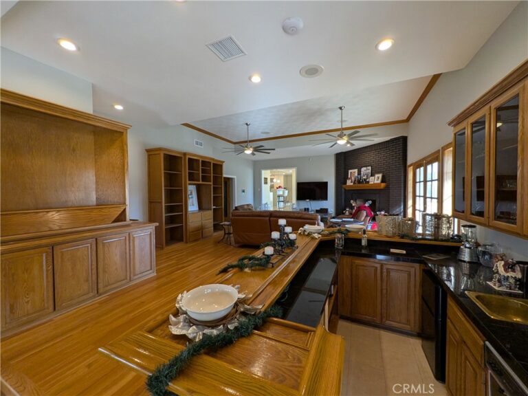 3742 Hollins, Claremont