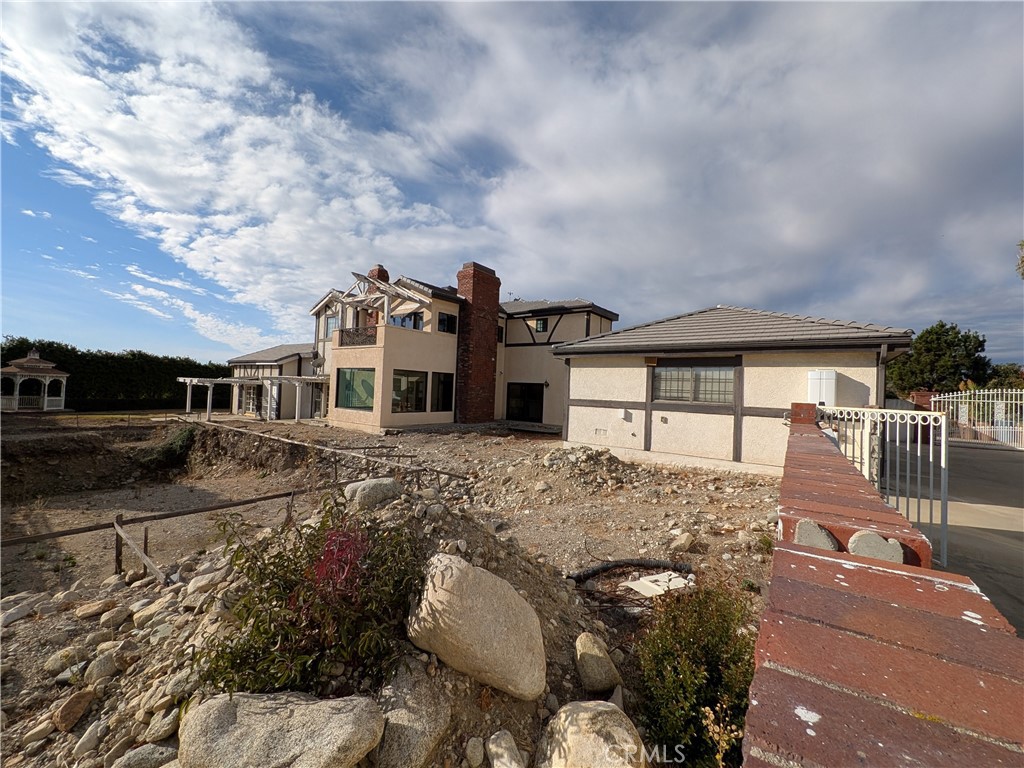 3742 Hollins, Claremont