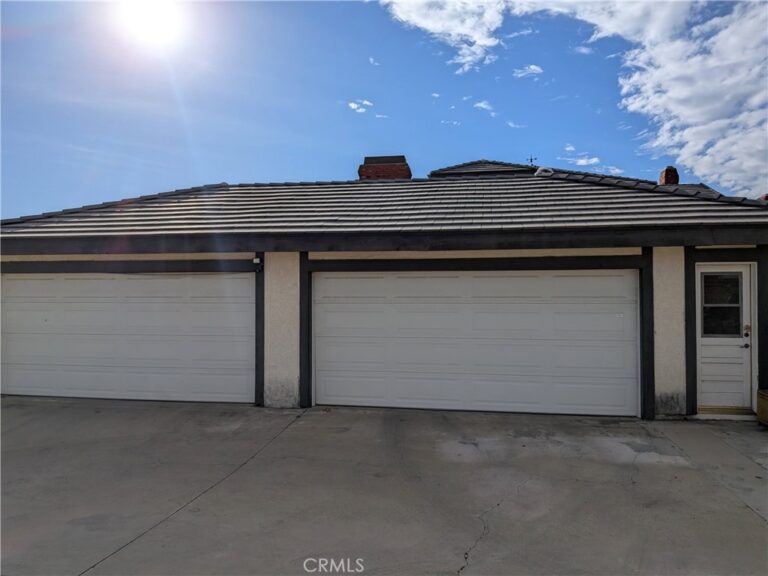 3742 Hollins, Claremont