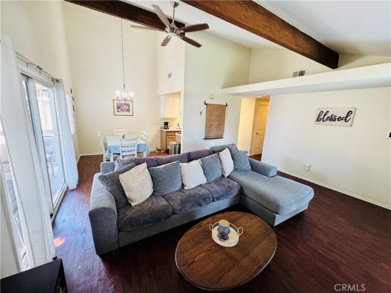 377 Spencer, Upland