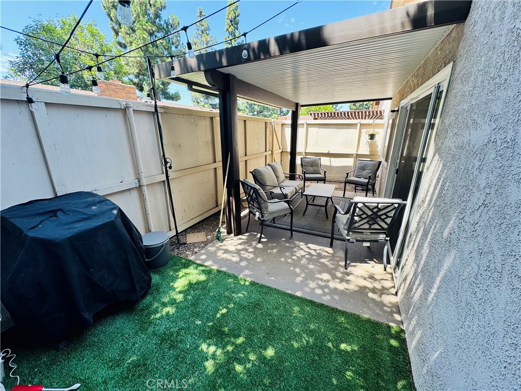 377 Spencer, Upland
