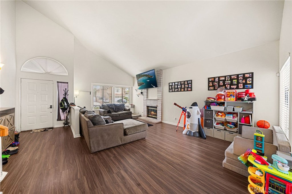 389 Conestoga Road, San Dimas