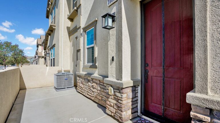 3985 E Huntington, Ontario