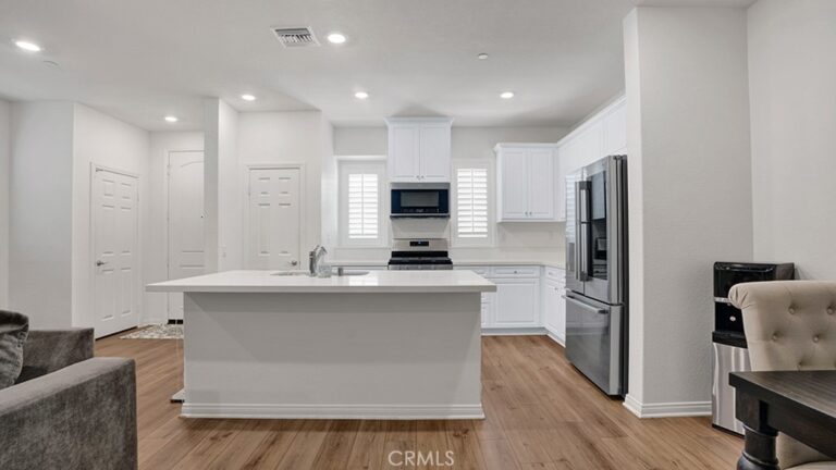 3985 E Huntington, Ontario