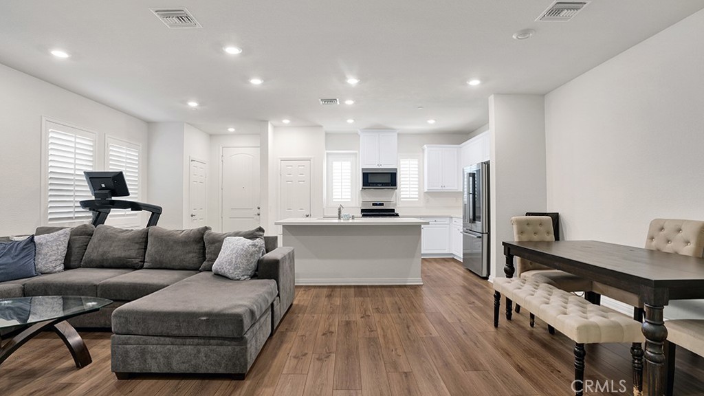 3985 E Huntington, Ontario