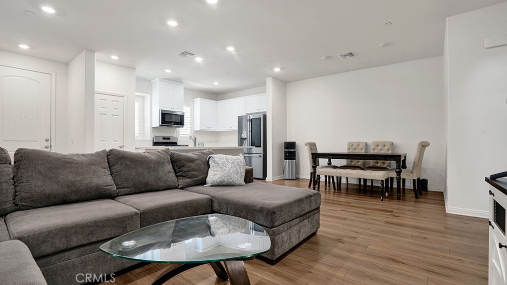 3985 E Huntington, Ontario