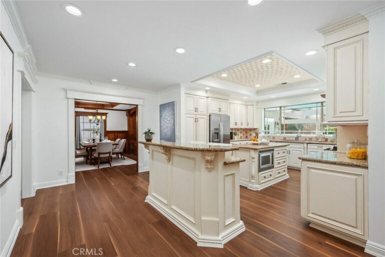 403 S Valley Center Avenue, Glendora