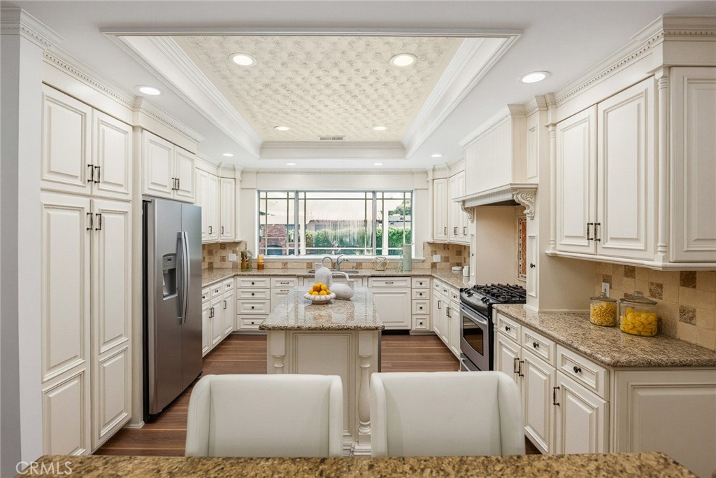 403 S Valley Center Avenue, Glendora