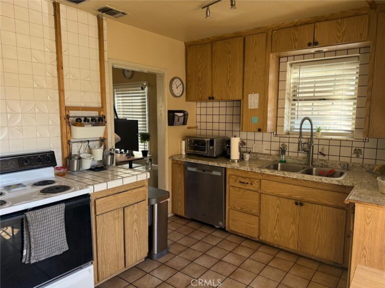 416 Oakdale Drive, Claremont