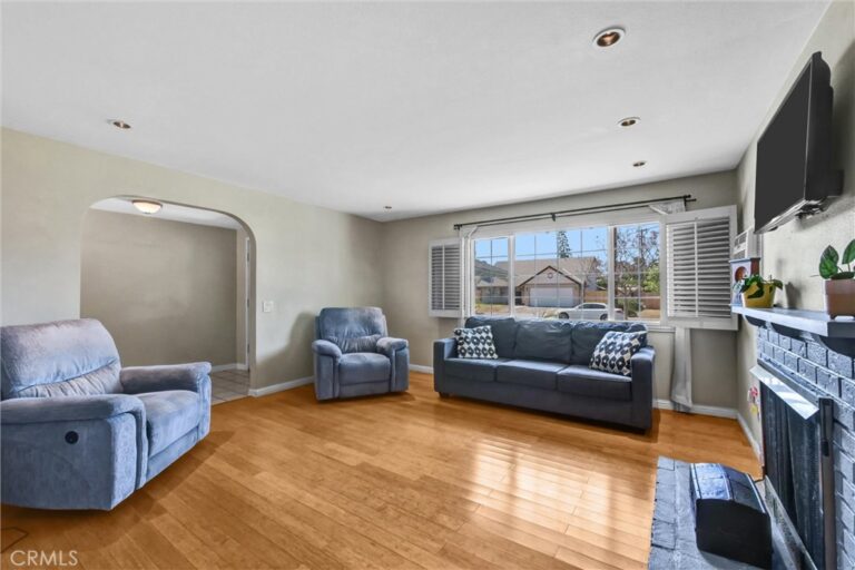 437 Portola, San Dimas