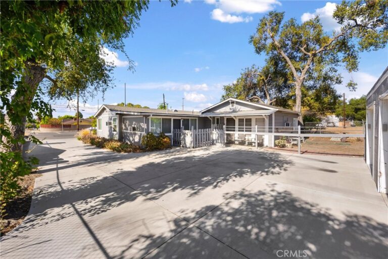 449 448 Arrow Highway, Claremont