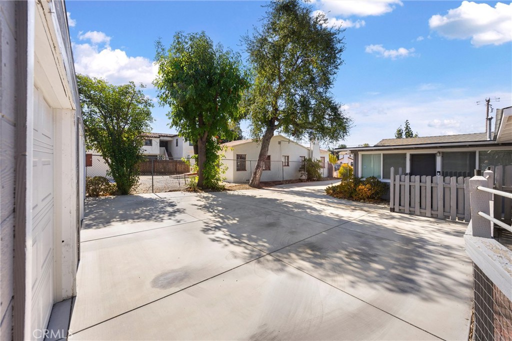 449 448 Arrow Highway, Claremont