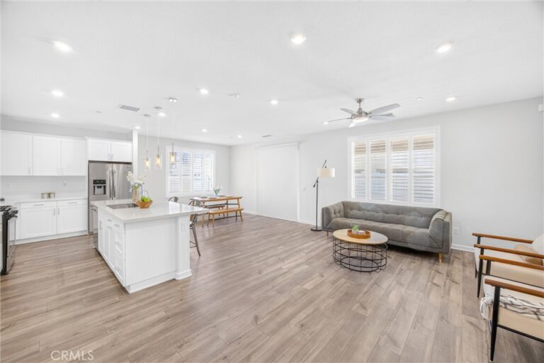 493 N Pinewood, Rialto