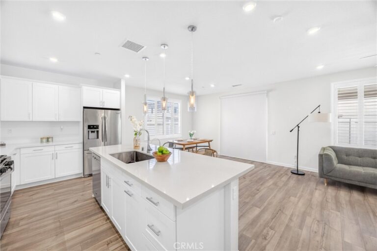 493 N Pinewood, Rialto