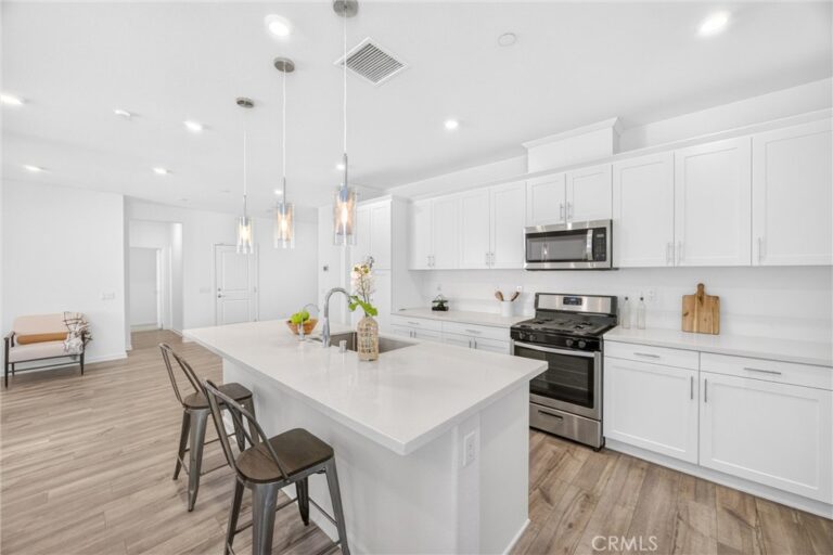 493 N Pinewood, Rialto