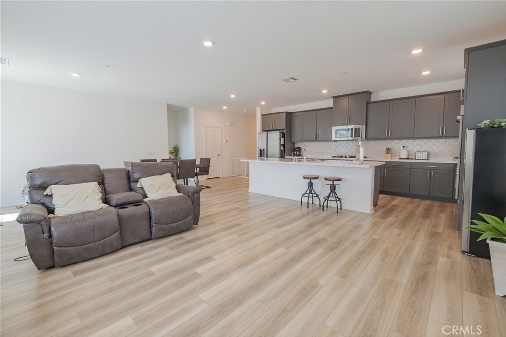 4953 Boston Ivy St, Fontana