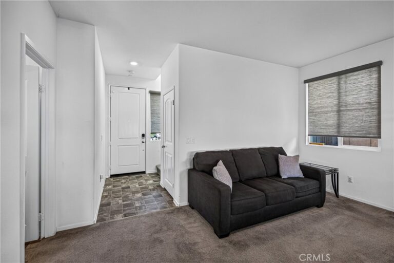 5000 River Ash, Fontana