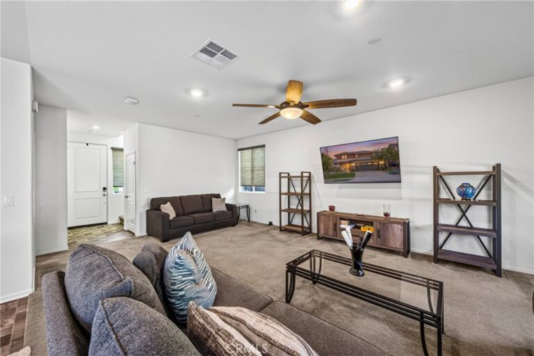 5000 River Ash, Fontana