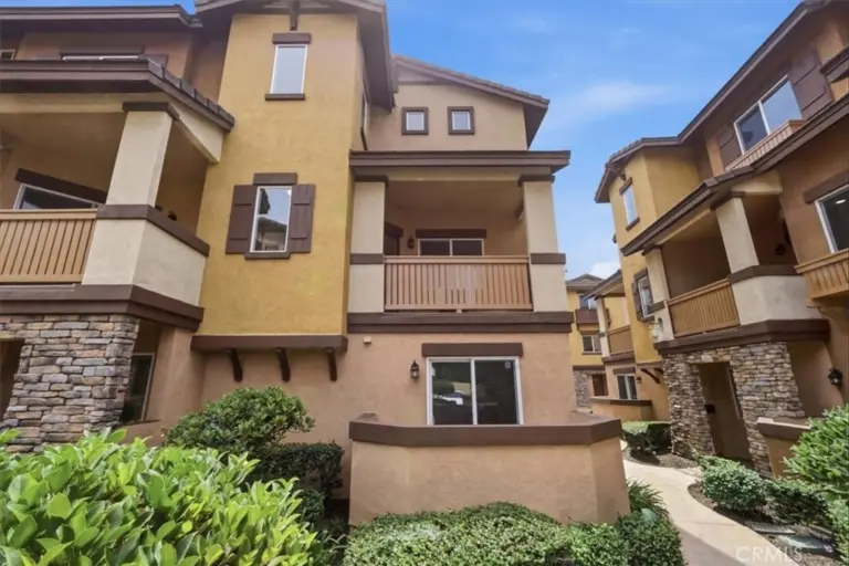 511 N Lark Ellen #F, Covina