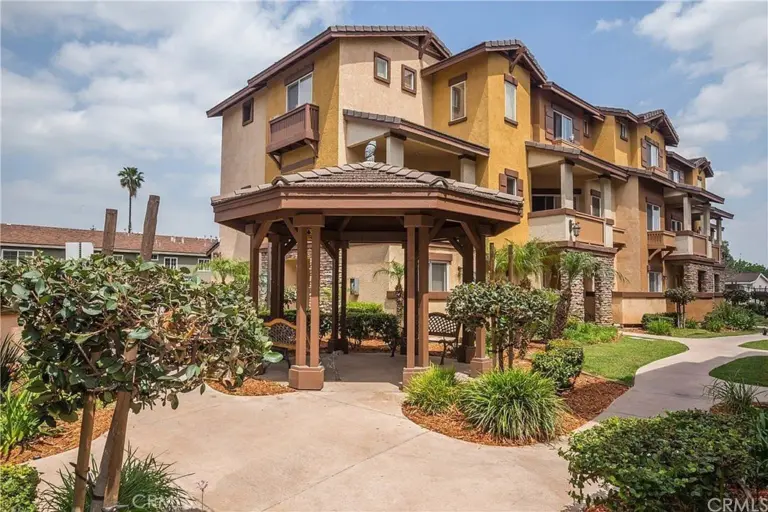521 N Lark Ellen #B, Covina