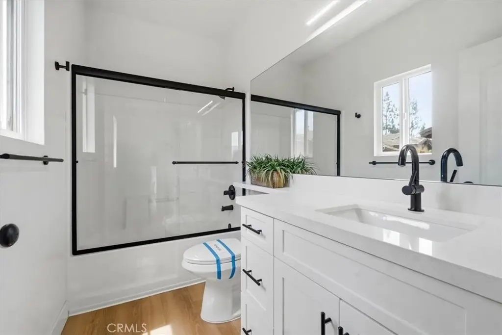 521 N Lark Ellen #B, Covina