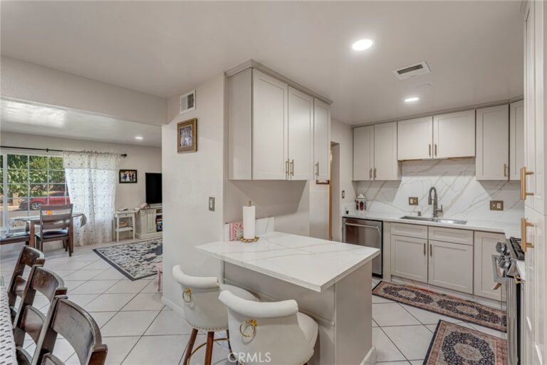 535 E Valencia Street, Rialto