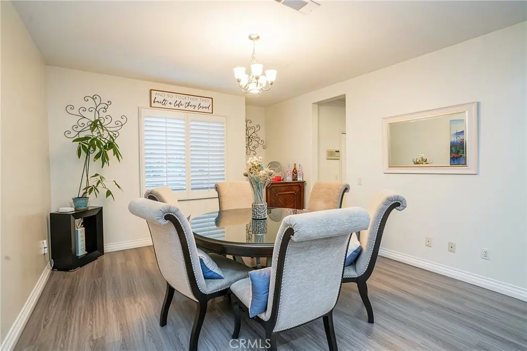 539 Bourdet, Walnut