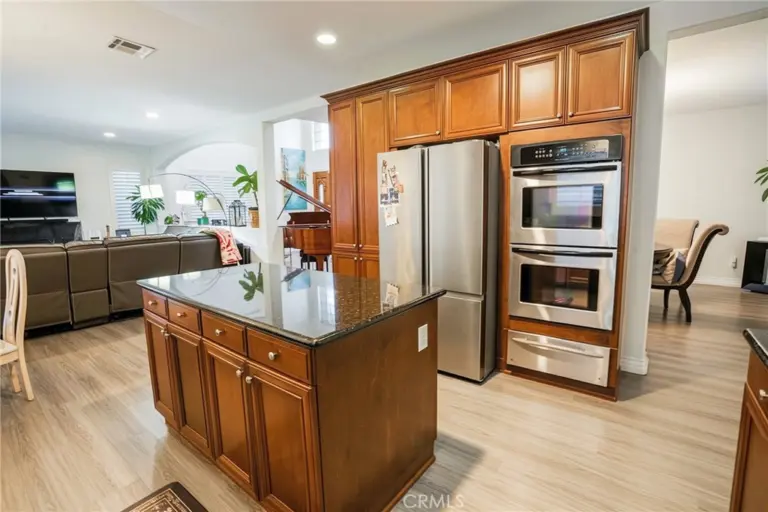 539 Bourdet, Walnut