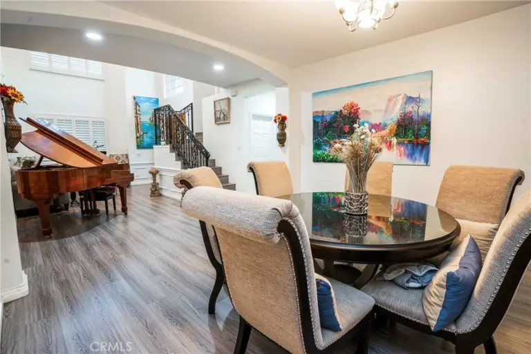 539 Bourdet, Walnut