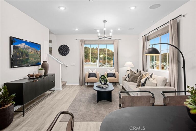 548 Gregory Way, Glendora