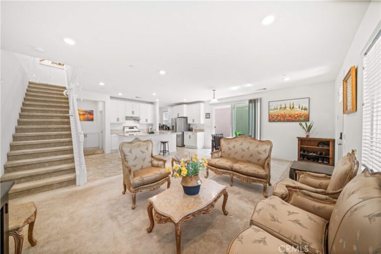 5564 Valencia, Montclair