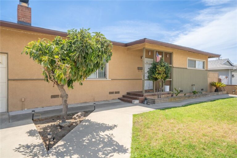 5595 Hawthorne, Montclair