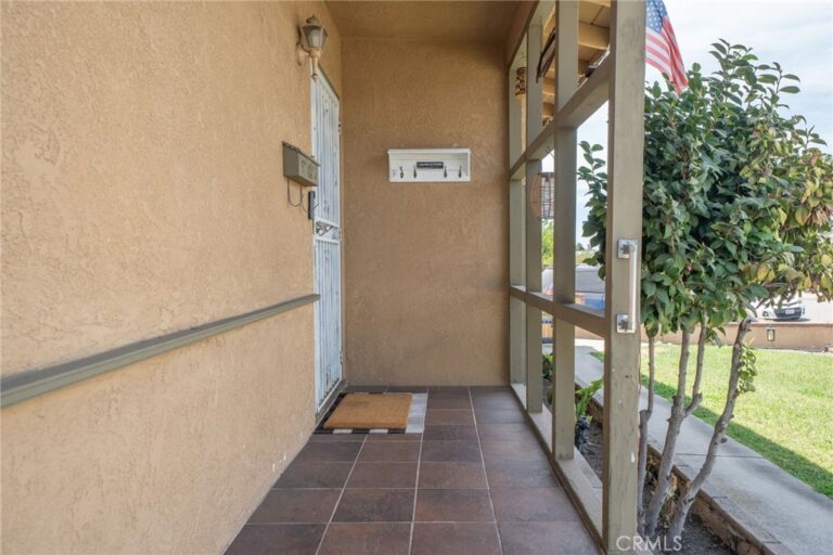 5595 Hawthorne, Montclair