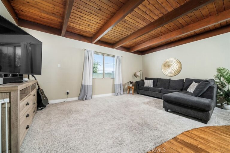 5595 Hawthorne, Montclair